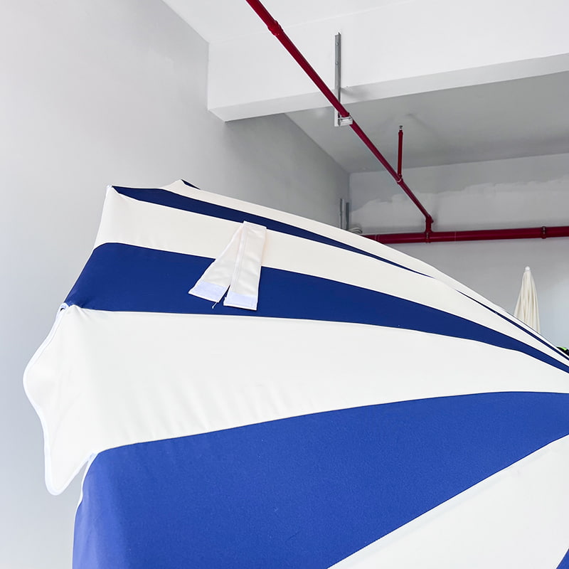 Ô chùa chắp vá màu xanh và trắng 2,5M